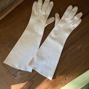 Vintage Elegant Cream Long Gloves